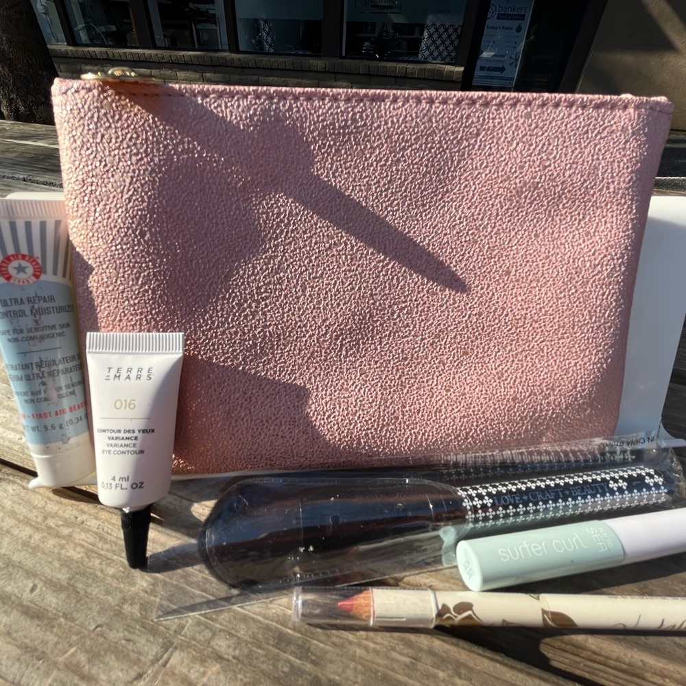 Ipsy Pink Gold Shimmer bag WITH 5 random makeup samples!